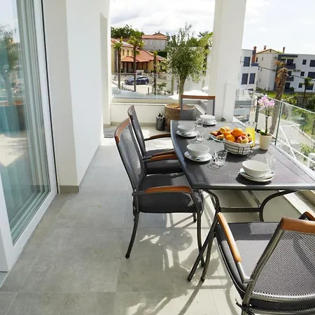 Val - Four Seasons Escape With Sea View And Swimming Pool Apartmán *