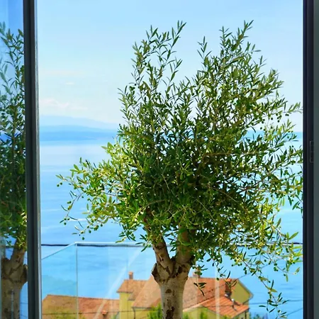 Appartamento Val - Four Seasons Escape In Hillside