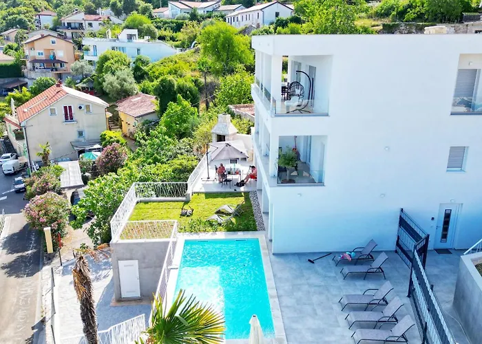 Val - Four Seasons Escape With Sea View And Swimming Pool Lejlighed