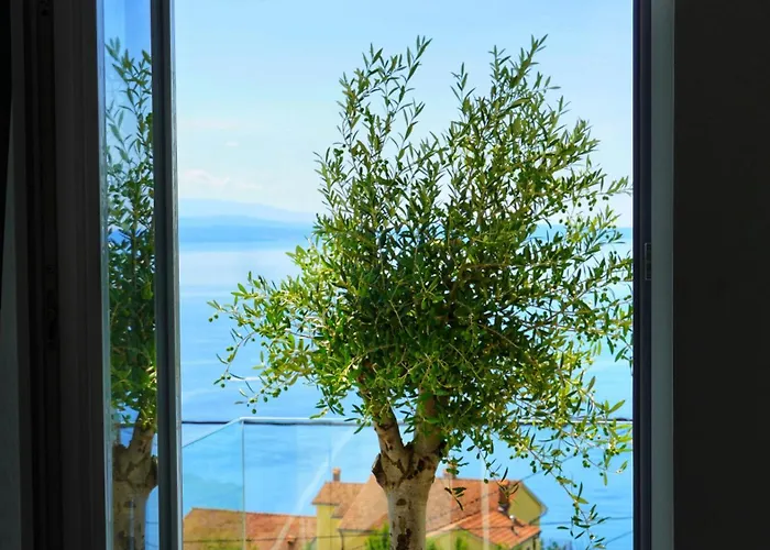 Apartmán Val - Four Seasons Escape With Sea View And Swimming Pool