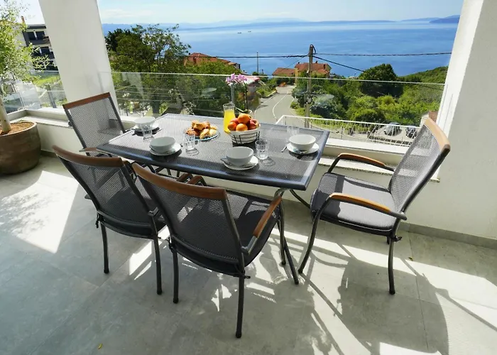 Val - Four Seasons Escape With Sea View And Swimming Pool