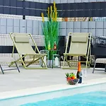 Daire Val - Four Seasons Escape With Sea View And Swimming Pool Opatija