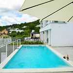 Val - Four Seasons Escape With Sea View And Swimming Pool *