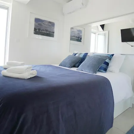 Val - Four Seasons Escape With Sea View And Swimming Pool