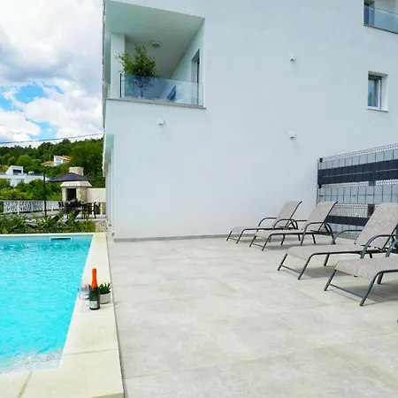 Val - Four Seasons Escape With Sea View And Swimming Pool *